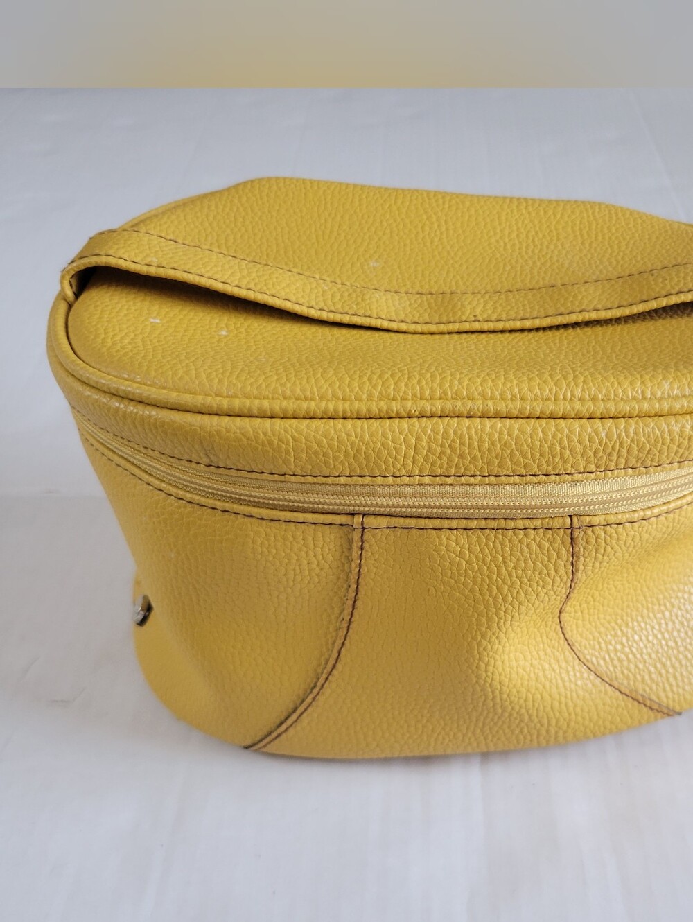 Oscar de la Renta Mustard Yellow Women’s Leather Cosmetic Bag Zipper &Top Handle
